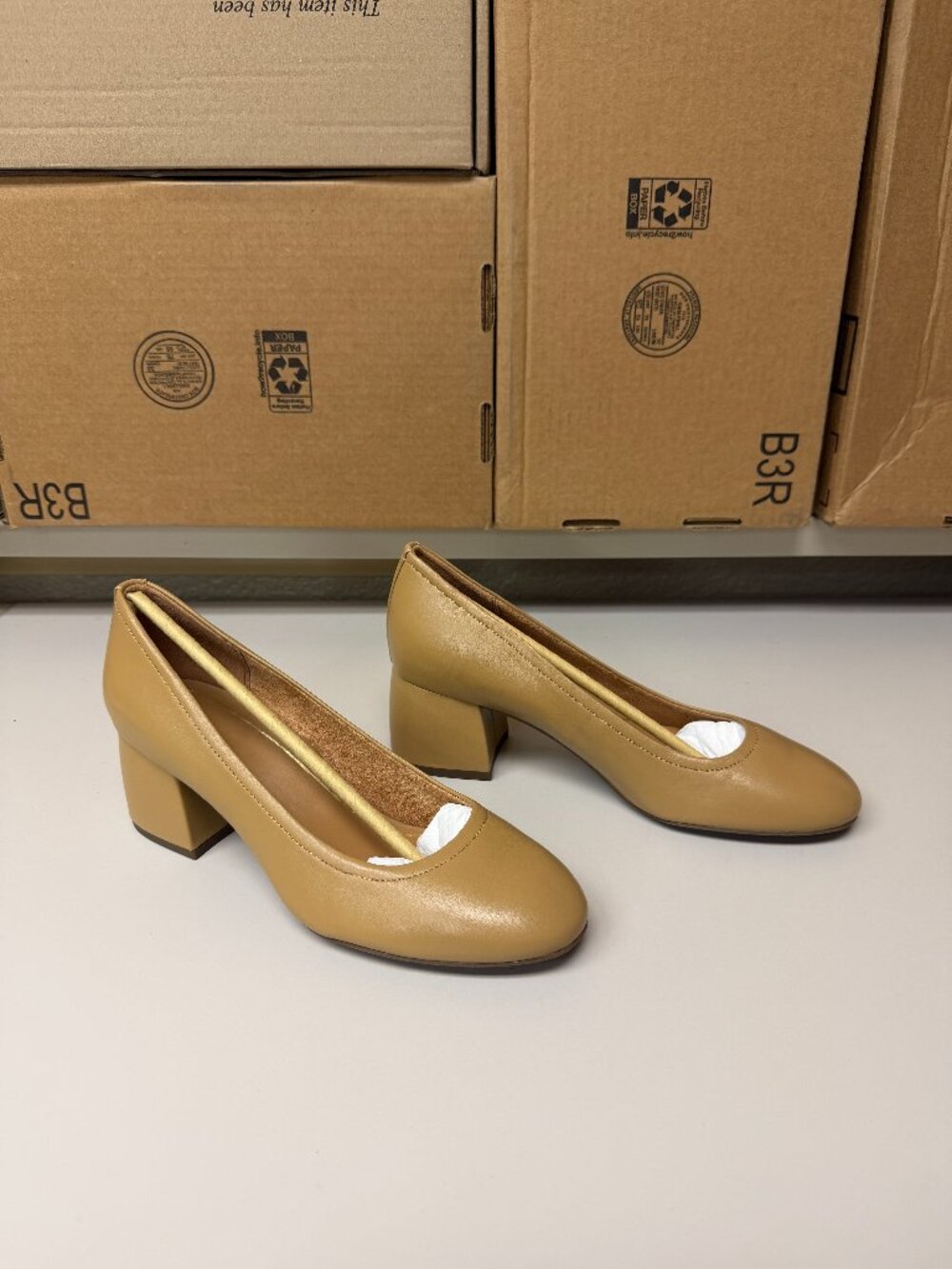 Vionic Carmel Heels - tan - size 9